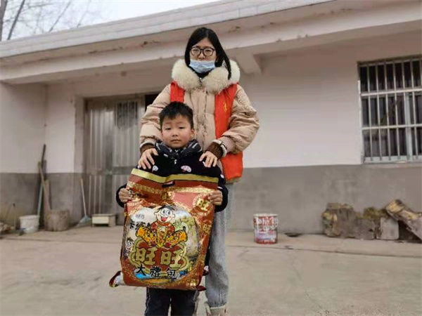   盱眙县兴隆乡中心幼儿园“传承雷锋精神，关爱留守儿童”志愿服务活动