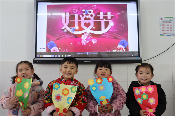 盱眙县马坝镇中心幼儿园开展“温情三月，感恩女神”  三八节主题活动