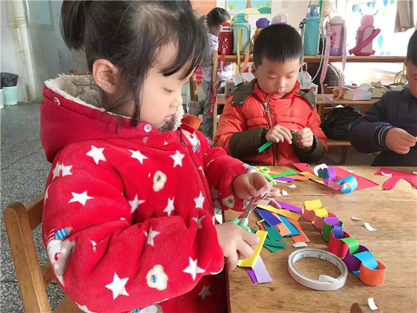 爱在指尖、暖在心田—— 盱眙县旧铺镇中心幼儿园开展三八妇女节主题教育活动