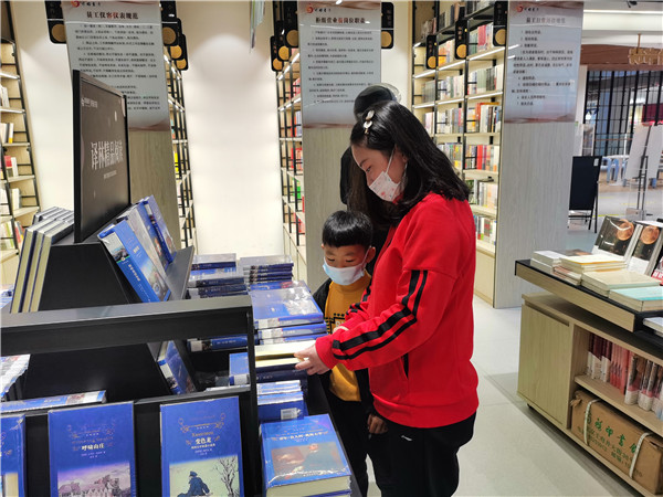读书伴我行，一起向未来——盱眙县城南中心幼儿园师生走进淮安书房开展读书沙龙活动