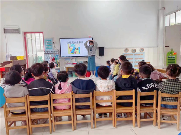 防震减灾，安全“童”行——盱眙县盱城街道中心幼儿园开展防震减灾演练活动