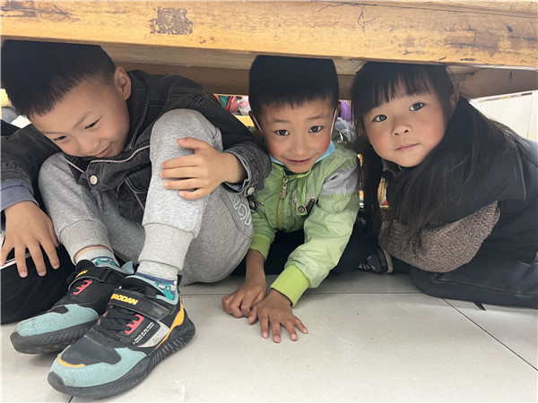 演练有方 地震不慌——盱眙县盱城街道中心幼儿园开展地震逃生演练活动