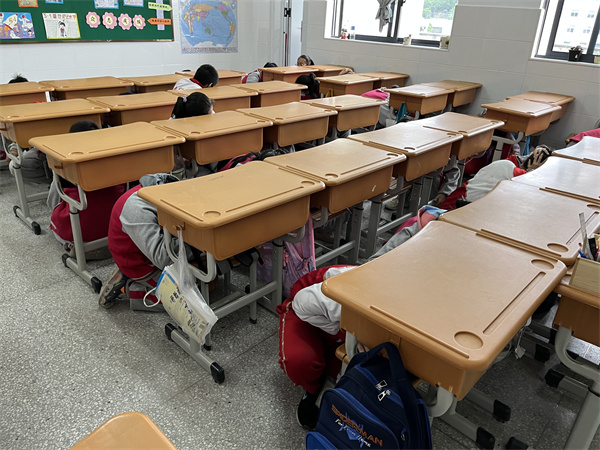 防震减灾 安全“童”行——盱眙县实验小学第一分校开展防震减灾逃生演练活动
