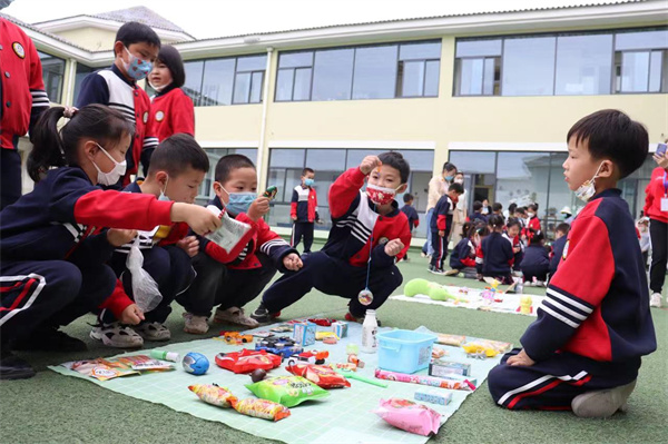 “好物遇新主，今天我做主” ——盱眙县马坝镇中心幼儿园开展跳蚤市场活动