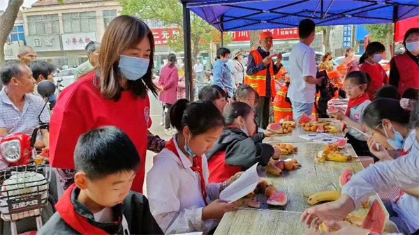 盱眙县穆店镇关工委端午节慰问留守儿童
