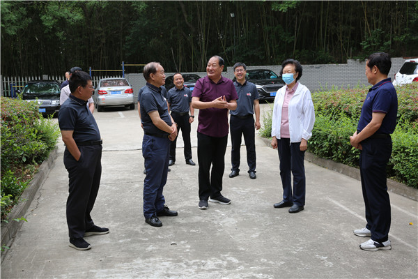 江苏省关工委领导看望慰问盱眙县关工委同志