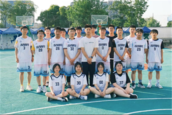 扬州蒋王中学第28届“创树杯”篮球赛顺利结束
