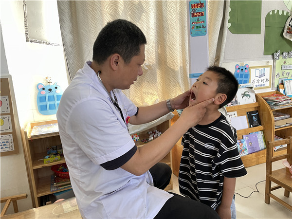 健康体检 呵护成长——盱眙县盱城街道中心幼儿园开展体检活动