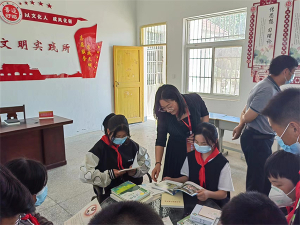 多少英雄事阅读悦成长——盱眙县人大代表红色记忆工作室开展读书活动
