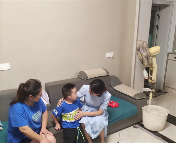 盱眙县黄花塘镇中心幼儿园开展暑期“千师万家大走访”活动