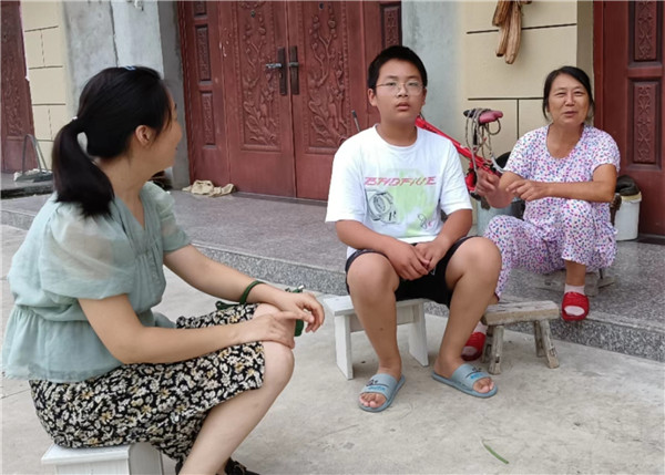 家访暖人心  关爱显真情——盱眙县仇集中学开展暑期家访活动