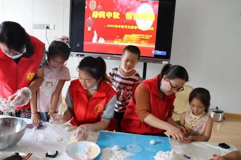 月满中秋，情满河幼——盱眙县河桥镇中心幼儿园开展中秋节关爱留守儿童活动