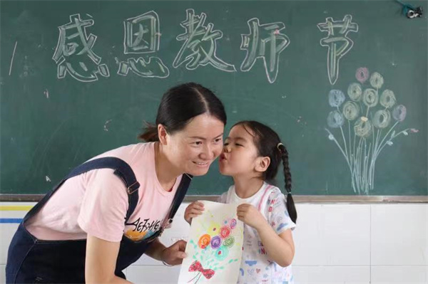 浓情中秋月 感恩教师节——盱眙县马坝镇中心幼儿园开展中秋节、教师节双节同庆活动