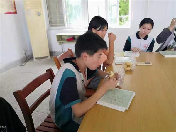 情暖中秋，爱在黄中——盱眙县黄花塘初级中学志愿服务队开展关爱留守和困境儿童活动