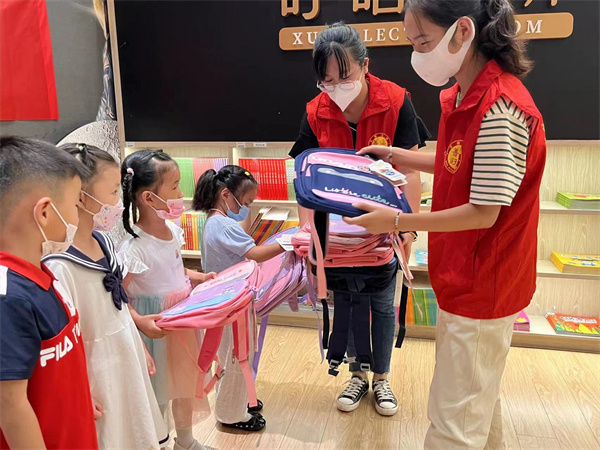 盱眙县城南中心幼儿园开展师生进书房活动