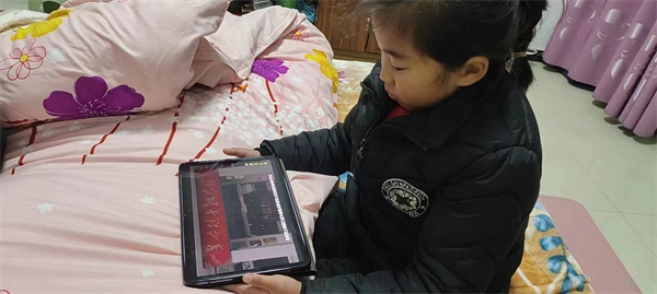 赓续红色基因，争做时代新人——盱眙县铁佛中心小学组织全体学生在家观看爱国主义影片