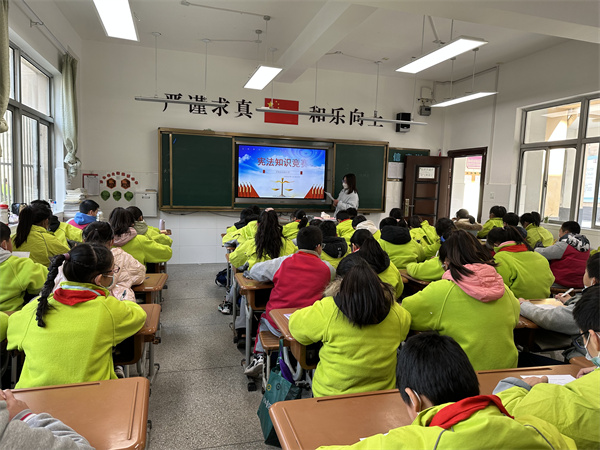 与“宪法”携手，争做守法实小人——盱眙县实验小学开展“宪法进校园”系列活动
