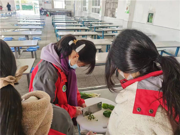 盱眙县明祖陵中学举办学生厨艺大比拼活动