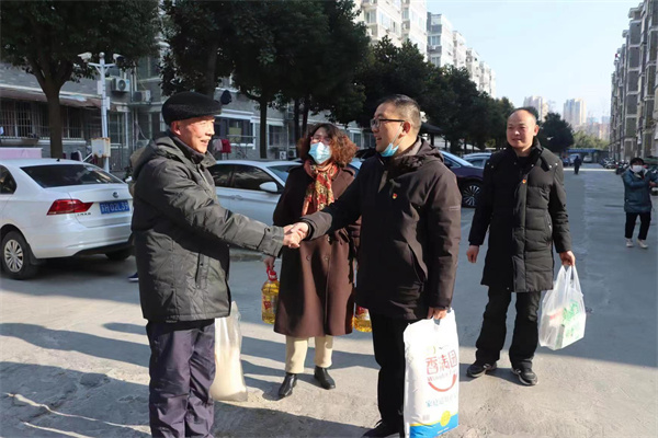 真情慰问老党员 不忘初心暖人心——盱眙县桂五中学党支部节前开展走访慰问主题党日活动