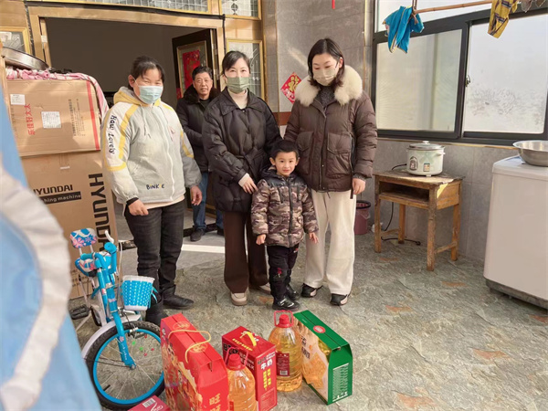 岁寒送关爱，情深暖人心——盱眙县官滩镇中心幼儿园开展春节慰问走访活动