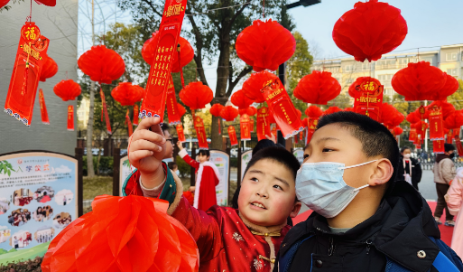  邗江区蒋王小学：卯兔庆元宵 喜乐猜灯谜