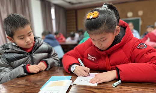 邗江区蒋王小学：小手写大爱，笔墨书善心