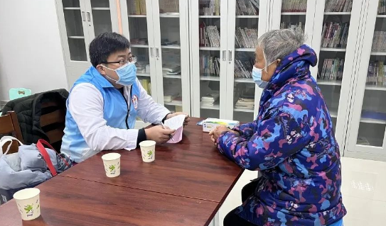 仪征市青山镇古湄家苑社区：爱心光明行 助老暖人心