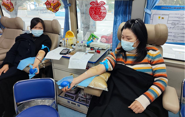 赣县区企业员工和干部  群众踊跃参与无偿献血活动