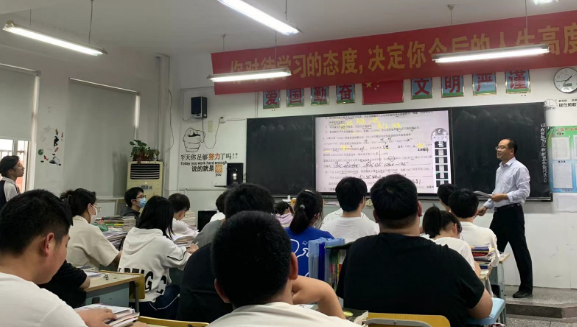 扬州公道中学：开展新入职教师“幸福课堂”教学展示活动