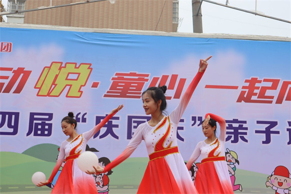教师才艺展示.JPG