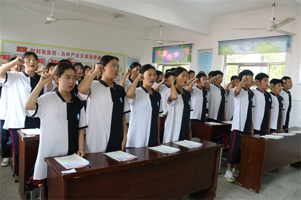 学生宣誓.JPG