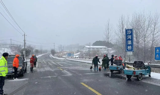 仪征交通运输局：闻雪而动，力保公路畅通和群众出行安全