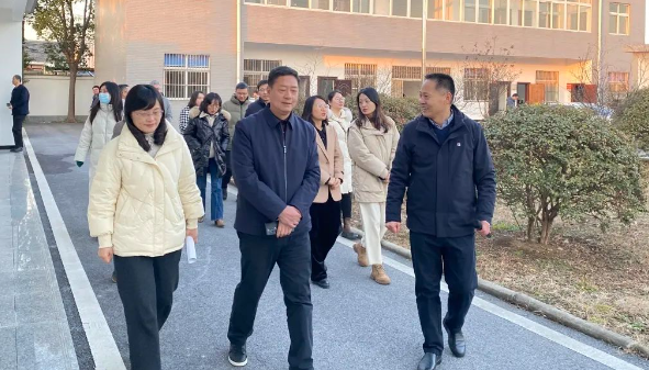 扬州市总工会领导调研仪征青山镇沙洲村货车司机之家