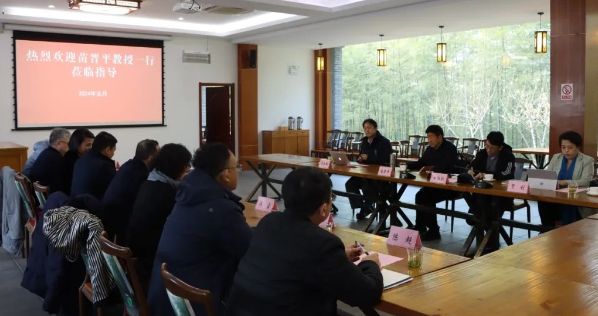 仪征市青山镇：北京专家调研指导龙山生态新城建设情况
