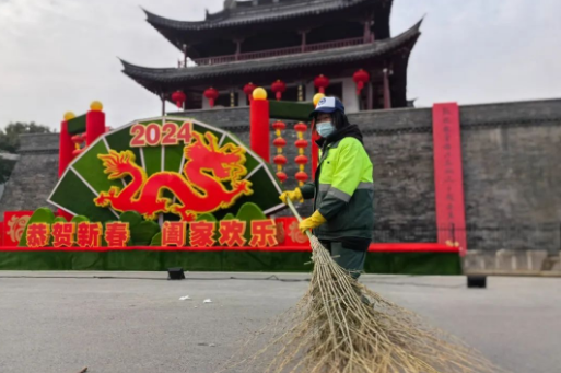 仪征城管局：龙腾虎跃过大年 环卫全员保清洁
