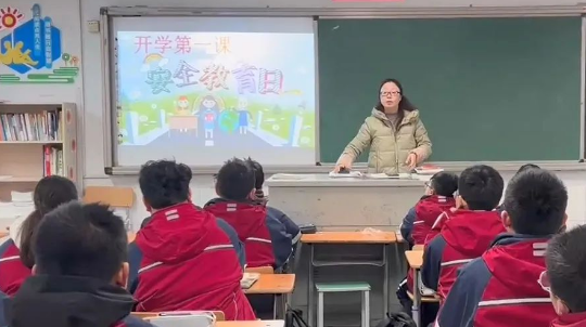 扬州美琪学校：辞旧年热辣滚烫 迎龙年飞驰人生