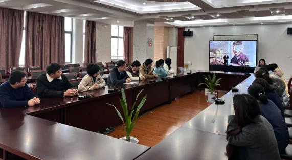 仪征市青山镇：践行雷锋精神 弘扬敬老美德