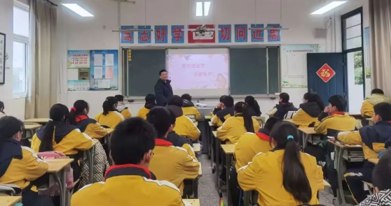 扬州陈俊学校：春风十里 感恩有您 