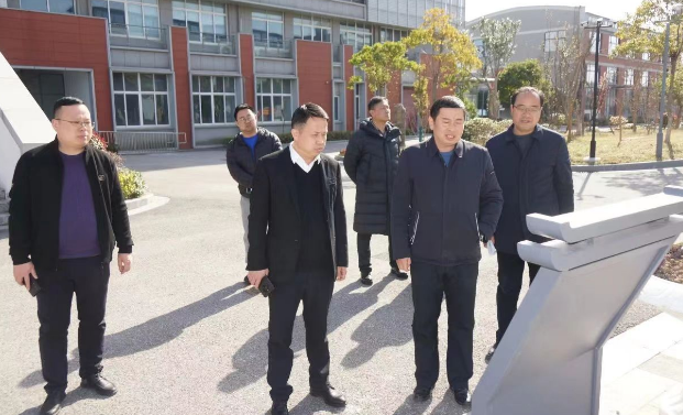 邗江区公道镇丁元庆副镇长调研公道中学