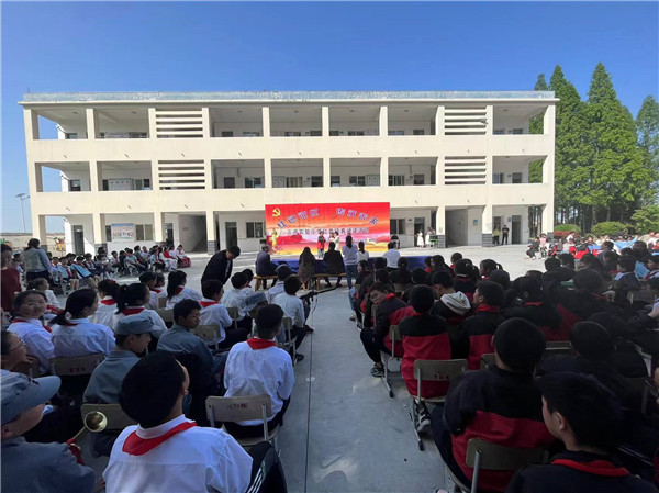 盱眙县三河实验小学举办“红色记忆 传承未来”红色经典诵读活动