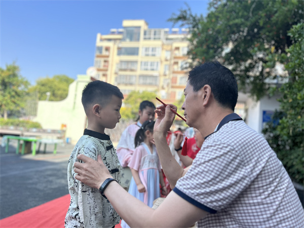当传统文化遇上现代萌娃，盱眙县五墩中心幼儿园“六一”这么过