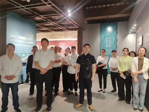 警示教育筑防线 廉洁自律守初心——盱眙县管镇中心小学党总支开展党风廉政教育现场教学