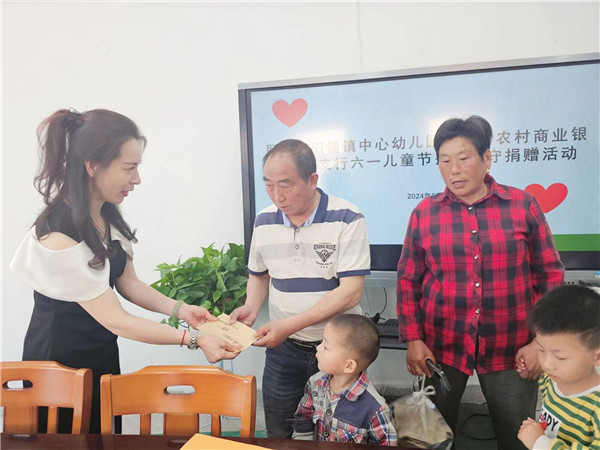 盱眙县旧铺镇中心幼儿园开展六一关爱捐赠活动