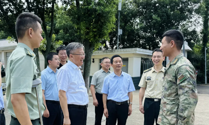 “八一”前夕，仪征市领导走访慰问驻仪部队