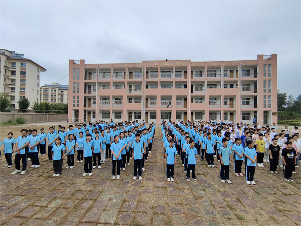 凝心聚力 扬帆起航——盱眙县管镇中学举行新学期升旗仪式暨开学典礼