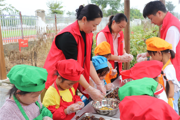 盱眙县桂五镇中心幼儿园开展中秋节“学习三先，全面争先”系列活动