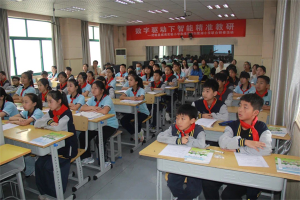 数字驱动下的智能精准教研——盱眙县城南实验小学和淮安市白鹭湖小学联合研修