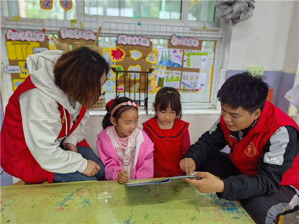 世界读书日 共筑书香童年梦——盱眙县天泉湖镇中心幼儿园关工委开展阅读活动