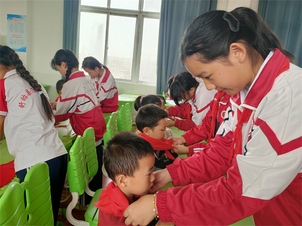 喜戴红巾燃壮志 争做时代好队员——盱眙县淮河中心小学一年级新生入队仪式