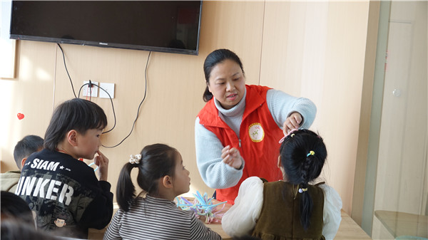 集体生日会 暖心留守娃——盱眙县五墩幼儿园教育集团为留守儿童举办集体生